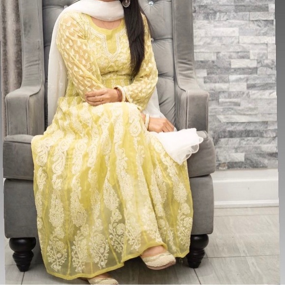 Beautiful Punjabi and Pakistani suit. Different style and material. - Picture 8 of 10